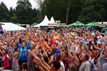 Sommerfest 2015 in Berod unter dem Motto: Die Welt ist bund - Freunde der Kinderkrebshilfe Gieleroth e.V.